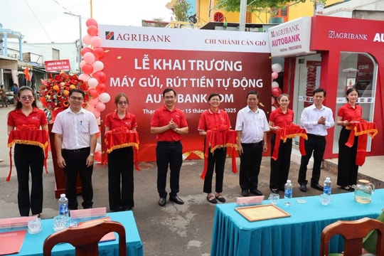 Agribank mang dịch vụ ngân hàng hiện đại "thắp sáng" hy vọng phát triển nơi xã đảo Thạnh An