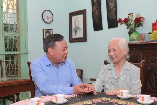 Tri ân những đóng góp, hy sinh của cán bộ lão thành cách mạng