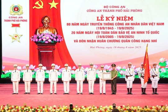 Công an thành phố Hải Phòng đón nhận Huân chương Quân công hạng Nhì