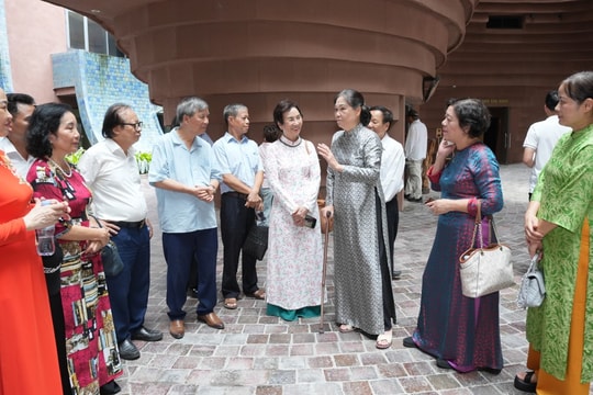 Góp sức cho gốm Bát Tràng vươn xa