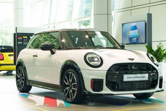 Mini Cooper John Cooper Works 3 cửa ra mắt Việt Nam: Giá 2,529 tỷ