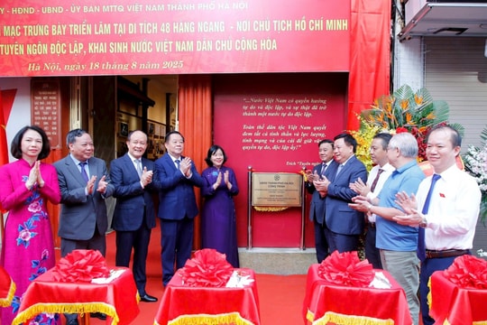 Gắn biển công trình di tích lịch sử 48 Hàng Ngang - nơi Bác Hồ viết Tuyên ngôn Độc lập