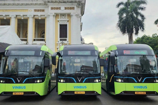 Hà Nội khai trương tuyến buýt điện du lịch khu vực trung tâm