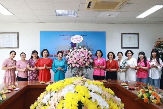 Kỷ niệm 39 năm ngày Báo Phụ nữ Thủ đô xuất bản số báo đầu tiên (19/8/1986-19/8/2025) Lãnh đạo Ủy ban MTTQ Việt Nam TP, Hội LHPN Hà Nội thăm, chúc mừng báo Phụ nữ Thủ đô