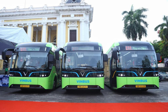 VINBUS khai trương tuyến buýt điện miễn phí E11 - phục vụ người dân tham quan các điểm du lịch nổi tiếng của Thủ đô