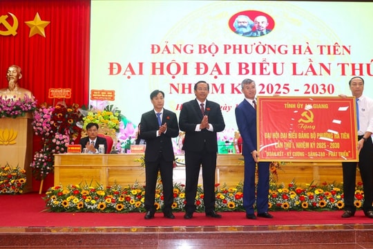 Hà Tiên phấn đấu trở thành trung tâm kinh tế biển, du lịch và thương mại biên giới