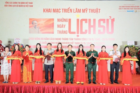 Triển lãm mỹ thuật “Những ngày tháng lịch sử” Nét vẽ lưu dấu lịch sử, sắc màu kể chuyện non sông