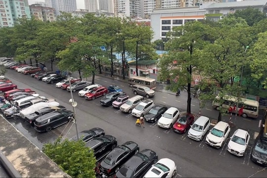 Bãi trông giữ xe không phép tại tòa nhà N3B, phường Yên Hòa: Ngang nhiên tồn tại đến bao giờ?