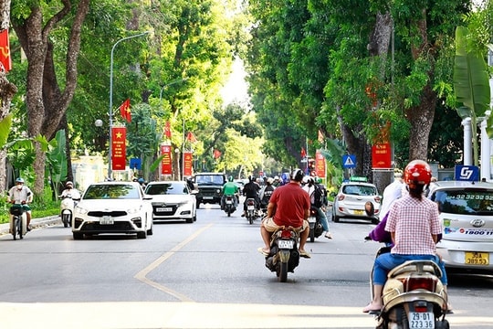 Hà Nội nắng nhẹ, mưa về chiều tối