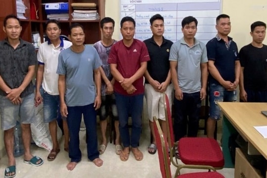 Bắt giữ 9 đối tượng đánh "liêng" ở phường Hoàng Mai