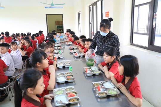 Chuẩn bị chu đáo cho năm học đầu tiên hỗ trợ bữa ăn bán trú