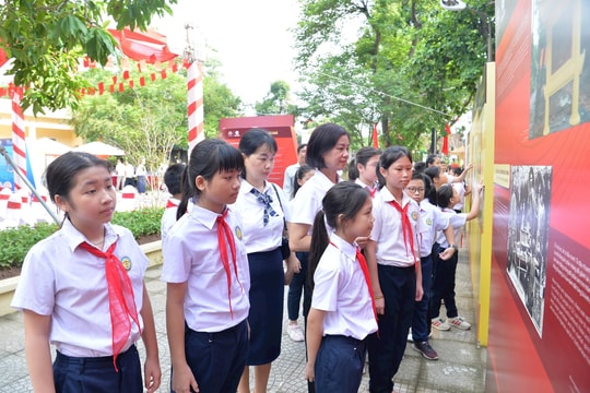 Trưng bày hơn 100 hình ảnh, tư liệu về “Cổ Loa - Truyền thống và cách mạng”
