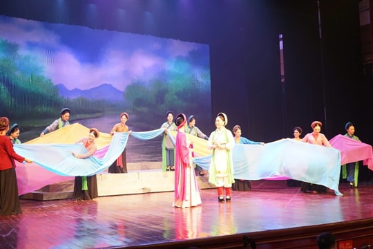 Vở Chèo “Mẫu ngự trời Nam” tái hiện lịch sử hào hùng của dân tộc