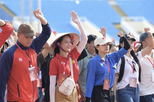 Ngọc Thanh Tâm, Thu Quỳnh hăng say tập luyện cho lễ diễu hành