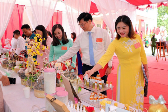 Quảng Bị trưng bày sản phẩm truyền thống và OCOP chào mừng Đại hội Đảng bộ xã lần I