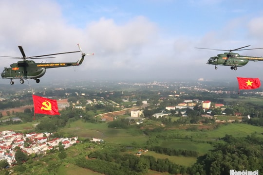 Không quân treo cờ, huấn luyện bay nhiệm vụ A80 tại Hà Nội