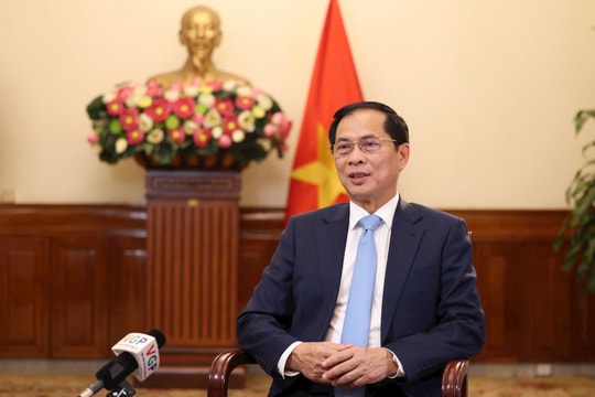 Xây dựng nền ngoại giao mang đậm bản sắc dân tộc, phụng sự đất nước, phục vụ nhân dân