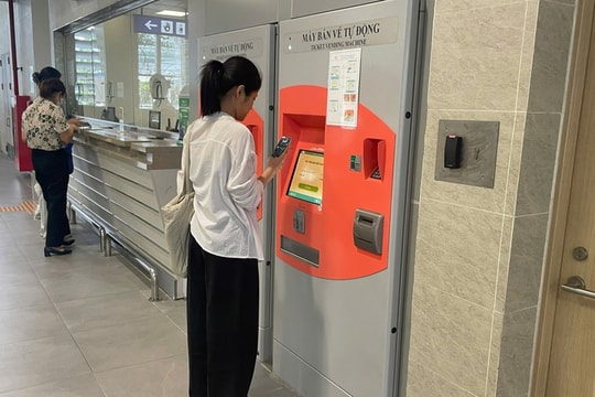 Hà Nội: Vé điện tử có nhiều tiện ích cho hành khách di chuyển bằng đường sắt đô thị