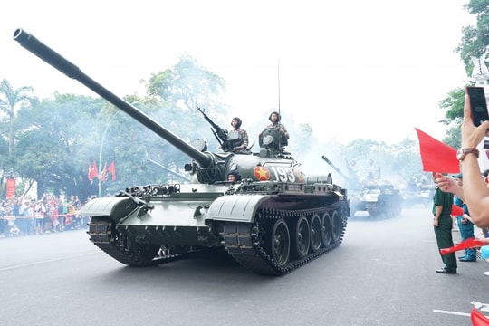 Dàn xe tăng, thiết giáp sẵn sàng cho lễ diễu binh, diễu hành