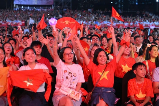 Năng lượng trẻ trong nhịp sống đêm Hà Nội