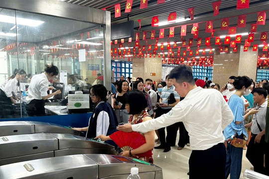 Hà Nội Metro lập kỷ lục hành khách: Niềm vui từ những chuyến tàu chở đầy tự hào