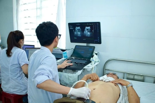 Khám sức khỏe và tặng quà miễn phí cho người có công với cách mạng