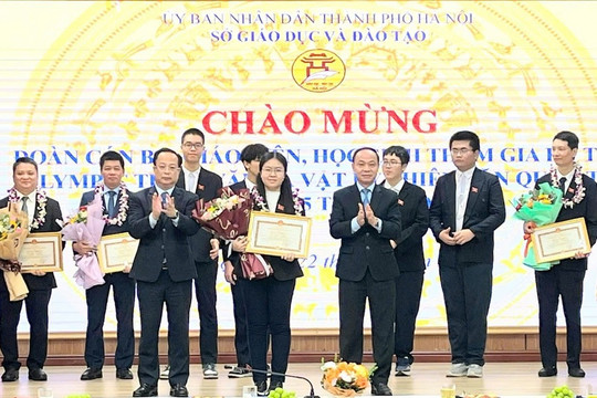 Hà Nội vinh danh 5 học sinh đoạt huy chương tại Kỳ thi Olympic Thiên văn và Vật lý thiên văn quốc tế 2025