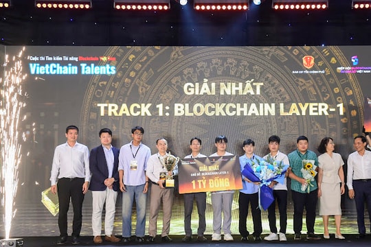 4 nhà vô địch trong cuộc thi Tìm kiếm tài năng Blockchain Việt Nam