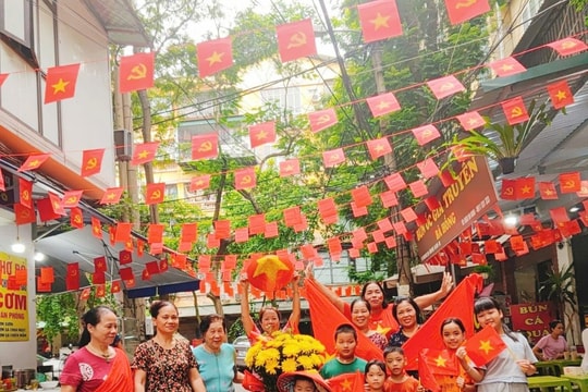 Phường Ngọc Hà rợp sắc cờ hoa, hân hoan mừng Quốc khánh 2/9