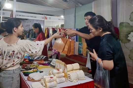 Hà Nội đồng hành cùng doanh nghiệp: Mở rộng đường ra thế giới cho hàng Việt