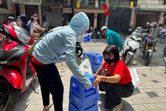 Phường Ba Đình bố trí điểm đỗ xe, ghế ngồi cho người dân xem A80