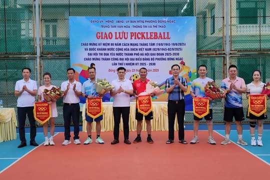 Sôi nổi chương trình giao lưu pickleball tại phường Đông Ngạc