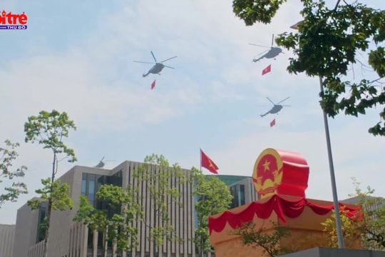 Trực thăng, "hổ mang chúa" Su-30MK2 bay qua quảng trường Ba Đình