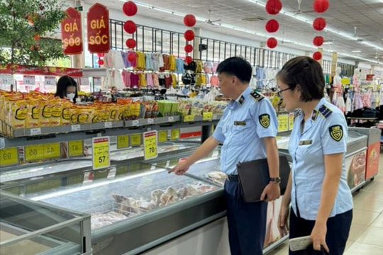 Bảo đảm hàng hóa thiết yếu, ngăn đầu cơ, tăng giá trước bão số 5