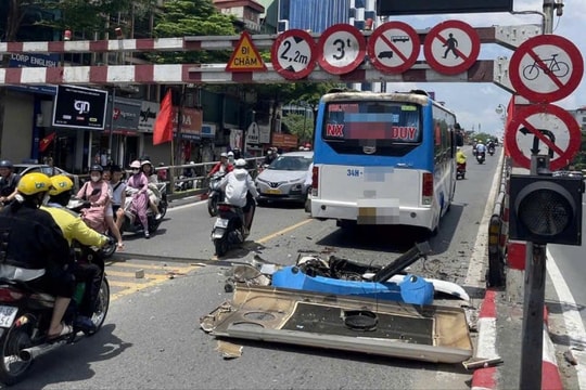 Hà Nội: Xử phạt tài xế điều khiển xe khách đi lên cầu vượt Thái Hà