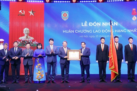 Ngành Tư pháp vinh dự đón nhận Huân chương Lao động hạng Nhất