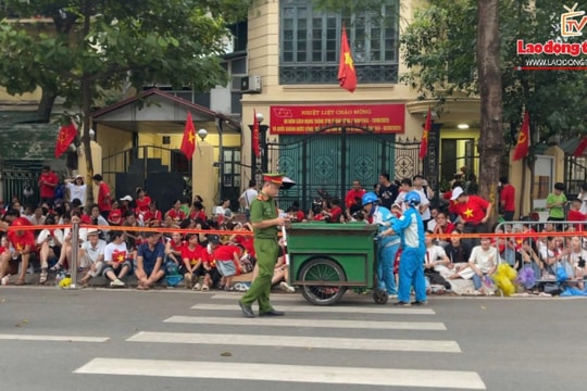 Những đêm trắng của người công nhân môi trường dịp Đại lễ