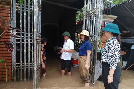 Phường Tùng Thiện khẩn trương khắc phục hậu quả do bão số 5 gây ra
