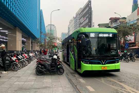 Yêu cầu trông giữ xe miễn phí cho nhân dân xem lễ diễu binh, diễu hành