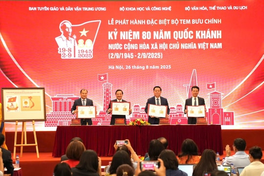 Phát hành bộ tem bưu chính kỷ niệm 80 năm Quốc khánh