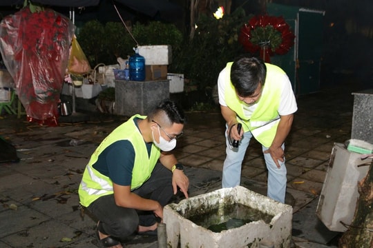 Hà Nội Phun hóa chất diệt muỗi, phòng sốt xuất huyết tại các địa điểm A80