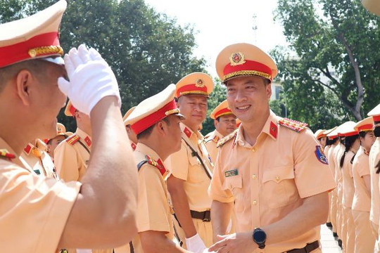 Cục CSGT thăm, động viên lực lượng tăng cường tại Hà Nội trong Lễ kỷ niệm Quốc khánh 2/9