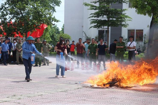Xã Phù Đổng: Tập huấp về an toàn phòng cháy chữa cháy và cứu nạn cứu hộ cho cán bộ và người dân