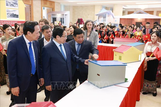 Thủ tướng chủ trì Hội nghị tổng kết Chương trình và Phong trào thi đua 'Cả nước chung tay xóa nhà tạm, nhà dột nát'