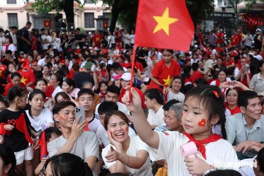 Hà Nội khuyến khích xã hội hóa cấp phát đồ ăn, nước uống miễn phí phục vụ người dân xem diễu binh