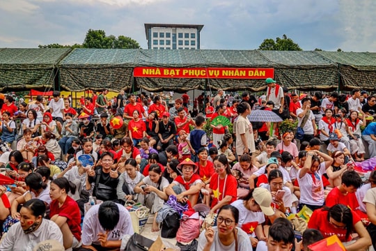 [Podcast] Hà Nội lắp đặt 10 nhà bạt phục vụ người dân xem diễu binh, diễu hành