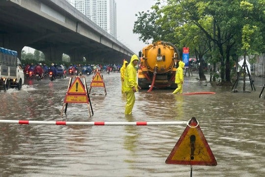 Hà Nội: Tiếp tục mưa, nước rút chậm tại nhiều điểm úng ngập