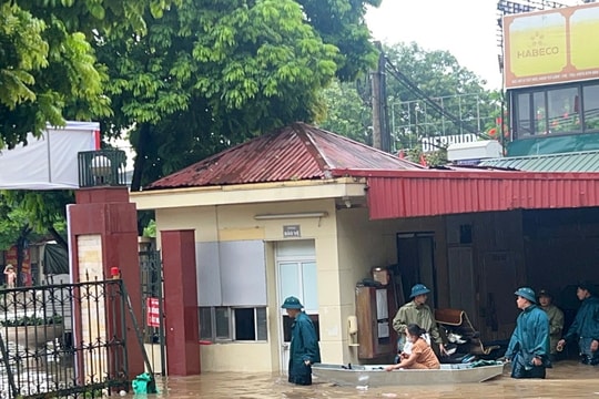 Phường Tây Mỗ huy động tổng lực giúp dân ứng phó ngập úng