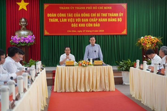 Bí thư Thành ủy TP Hồ Chí Minh Trần Lưu Quang làm việc với Đặc khu Côn Đảo