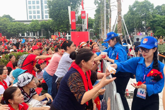 “Dải phân cách mềm” mang tên thanh niên tình nguyện